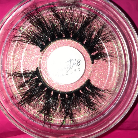 Lashes - Picture 3 of 3